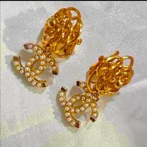Vintage CHANEL Earrings (Clip On)